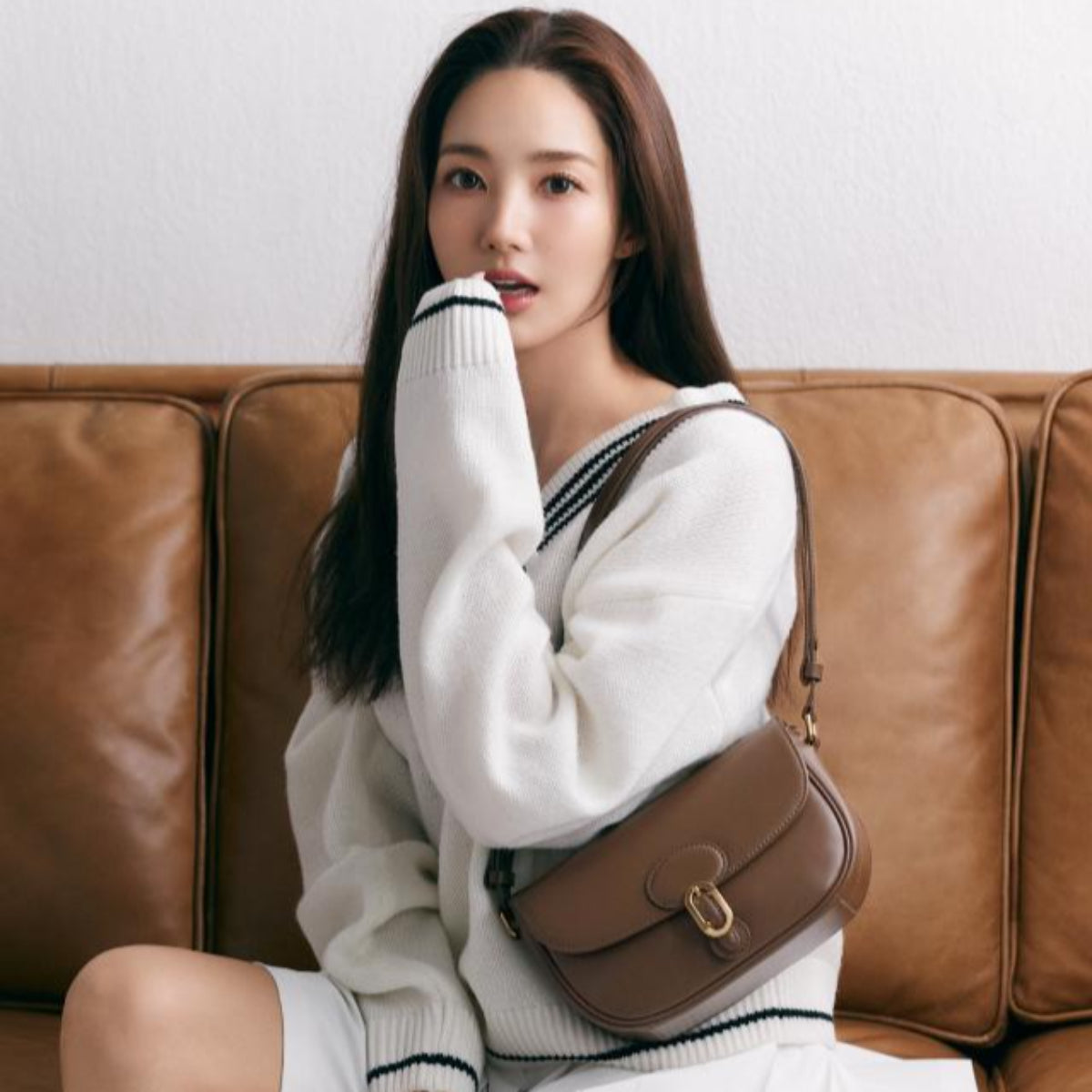 J.ESTINA Classic Leather Bag Brown Shoulder Crossbody Bag with Adjustable Length Strap / from Seoul, Korea