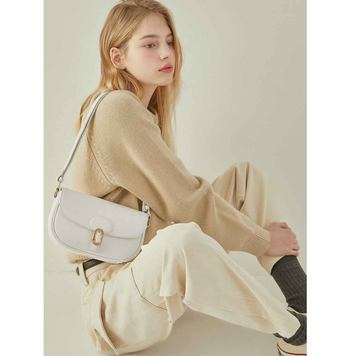 J.ESTINA Classic Leather Bag Ivory HAZEL Line Shoulder Crossbody Bag with Adjustable Length Strap / from Seoul, Korea