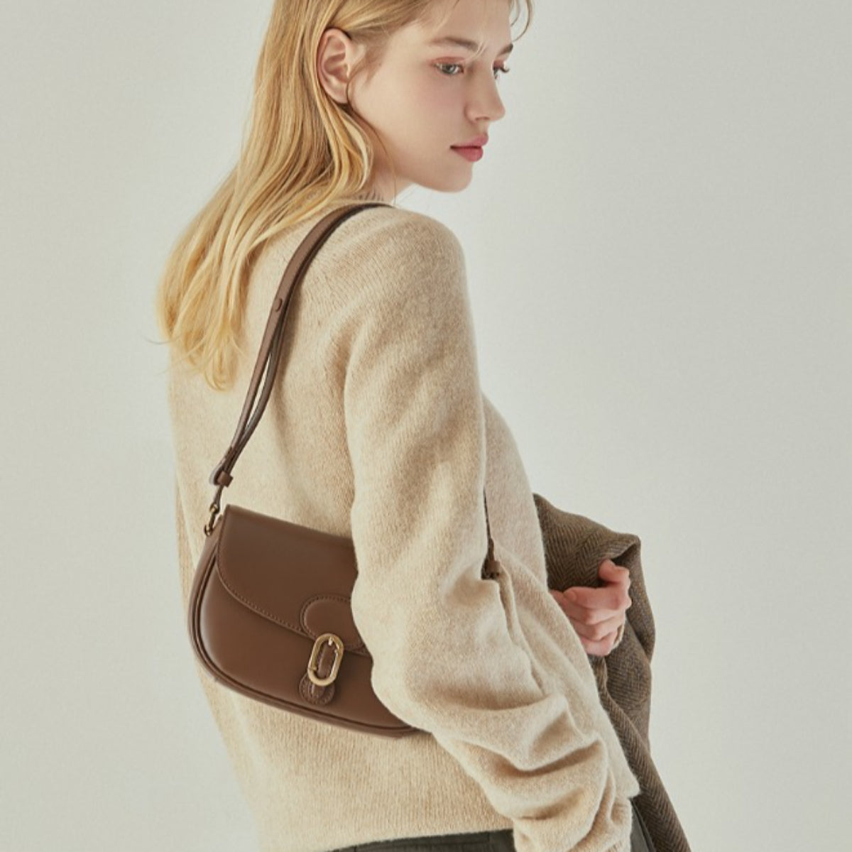 J.ESTINA Classic Leather Bag Brown Shoulder Crossbody Bag with Adjustable Length Strap / from Seoul, Korea